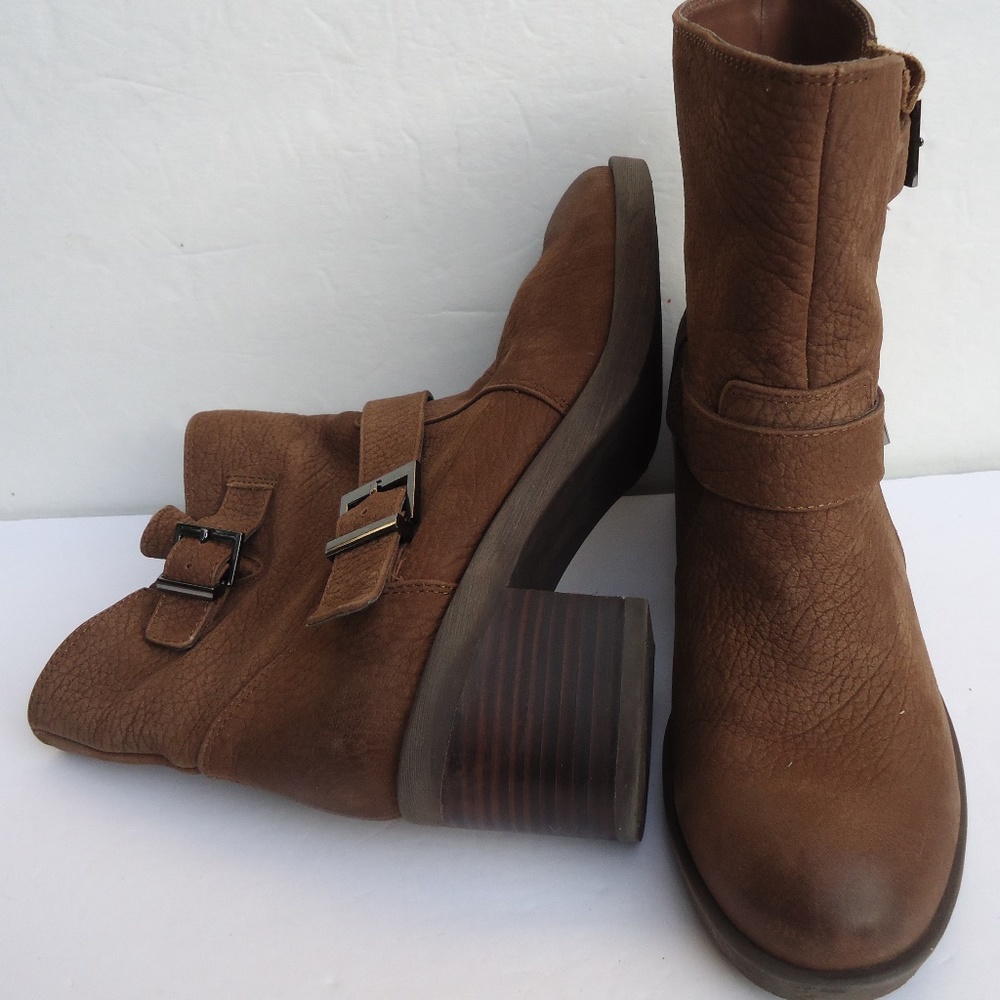 SIZE 8.5. Kenneth Cole Reaction Leather Ankle Booties.
